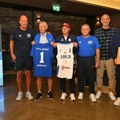 Srdačan susret predstavnika srpskih košarkaša i fudbalera u Rigi