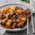 Gulaš koji greje dušu i telo: Idealan recept za hladne dane