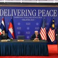 Tramp tokom posete Maleziji prisustvovao ceremoniji potpisivanja primirja između Tajlanda i Kambodže