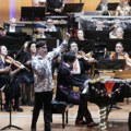 "Mala tiha praznična muzika": Duo Igudesman i Džu sa filharmoničarima svirali koncert za pamćenje