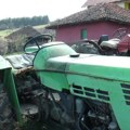 Poginula jedna osoba na Jabuci kod Prijepolja: Pala sa prikolice traktora i nastradala, druga tragedija za manje od 24 sata