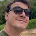 "Rekonstruisanje pradedine kuće" Naš glumac podelio snimak sa imanja i oduševio: Sam radi najteže poslove (video)