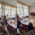 Učenici Jovine gimnazije u kabinetu direktora Stojkovića, skandiraju da ne daju profesore