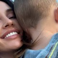 Naša pevačica čak dva puta produžila boravak moru: Nije htela nazad kući sa sinom, sad otkrila detalje
