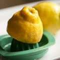 Klasična cediljka za limun ide u zaborav: Mnogi videli kako to rade profesionalci, pa više ne kupuju plastičnu posudu