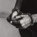 Hapšenje u Zrenjaninu: Policija kod 22-godišnjaka pronašla oko 27 grama materije za koju se sumnja da je kokain Uhapšen L. K…