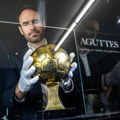 Odložena aukcija Maradonine „zlatne lopte”