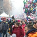 Baloni, slatkiši i vatromet tačno u podne! Počela manifestacija "Ulica otvorenog srca": Sve vrvi od ljudi, evo koje linije…