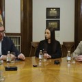 Vučić objavio snimak sa studentima: Uvek se radujem razgovoru sa mladima (video)