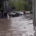 Nevreme tutnji širom Srbije: Na mrežama osvanuli dramatični snimci, ulice pod vodom, pada i krupan grad