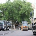 Asfaltira se humanitarni parking kod OŠ „Sveti Sava”