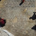 (FOTO) Retki mozaik, sa natpisom cara Justinijana, pronađen nedaleko od manastira Gračanice
