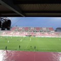 Strašan fudbal na "Čairu" Radnički demolirao Radnik uz crvene kartone i manje publike nego aktera na terenu
