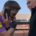 Нереална сцена: Судија који је помогао Србији прекинуо меч како би се јавио на телефон