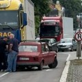 Незгода на Малој Ваги: Саобраћај отежан након судара два возила (ВИДЕО)