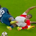 CEO SVET BRUJI O OVOME! Arsenal pokraden u finalu? Da li je ovo penal? (video)