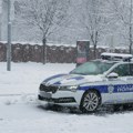 MUP upozorava vozače: Od 1. novembra obavezna zimska oprema – evo šta sve morate da imate u automobilu