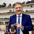 "Ova kamera je starija čak i od mene" Ministar Jovanović bio u poseti televiziji, saznao na čemu se tamo radi