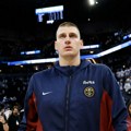 Nikola Jokić tri puta za noć ispisao istoriju NBA: Beleži sulude brojke, ali Srbija je u panici zbog jednog