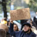 FOTO: Skup podrške i solidarnosti sa uhapšenima počeo ispred suda