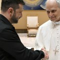 Zelenski sa papom: Sveta Stolica može da igra važnu ulogu u okončanju rata u Ukrajini