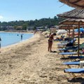 "Nisu Indija i Pakistan, ovo su srpski turisti": Slika sa plaže u Grčkoj pokrenula strašnu svađu na mrežama