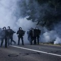 Urbani gerilski rat: U Limožu u Francuskoj oko 100 ljudi gađalo vozila i policiju kašikarama