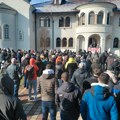 Kraljevčani uz Justina: S negodovanjem i uz Svetosavsku himnu ,,dočekana“ sinodalna komisija iz Beograda