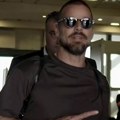Privatni avion, pometnja na aerodromu i simbol mira! Ovako je izgledao dolazak Rikija Martina u Beograd: Evo koliko ostaje u…