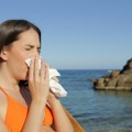 Plažne alergije: Šta sve vreba u pesku, vodi i kremama za sunčanje, a može da izazove i anafilaktički šok
