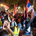 „Čuvari Ustava“ stigli u Niš, SNS istovremeno organizovao aktivnosti kod Tvrđave