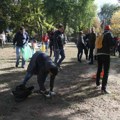 U Pionirskom parku akcija čišćenja i uklanjanja šatora
