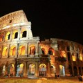 VIDEO: Turista oštetio rimski Koloseum, sada mu preti 15.000 evra kazne i zatvor