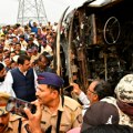 U saobraćajnoj nesreći izazvanoj eksplozijom gume 25 ljudi poginulo u Indiji