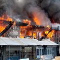 "Ovo je strašno, od dima se ništa ne vidi" Prvi snimci jezivog požara u kineskom tržnom centru na Novom Beogradu u bloku…