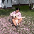 (Video): Seka Aleksić kupila dva jagnjeta Snimala se u dvorištu luksuzne vile: Sedi na travi posuta cvećem, prizor…