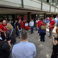 Маћехински однос власти према радницима у државним предузећима: Једини начин да нешто добију је штрајк пред изборе