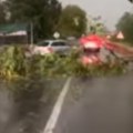 Oluja lomila grane, po putu je haos Nevreme napravilo kolaps, očekuje se još gore nevreme