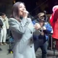 Ceca i Vojaž se grle na bini! Nikad emotivniji susret, a u publici reperovi roditelji i brat (video/foto)