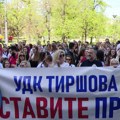 Protest zaposlenih u dečjoj klinici u Tiršovoj zbog suspenzija i pretnji oduzimanja licenci