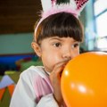 Devojčica pustila balon sa svojim podacima u nebo, 10 dana kasnije upoznala svoju kopiju: Zbog njihove neverovatne sličnosti…