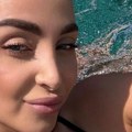Ovako "gori" Maja Berović u bikiniju! Objavila selfi sa odmora, a dekolte u prvom planu: "Kao milion dolara!"