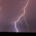 Jedan muškarac poginuo, drugi lakše povređen u udaru groma u Beranama
