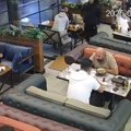 UZNEMIRUJUĆ SNIMAK Kamere snimile likvidaciju predsednika kluba, dečak ga upucao dok je sedeo za stolom