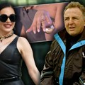 Ceca pokazala brilijantski prsten kojim ju je Arkan verio Nakon tri decenije ga ponovo stavila na ruku: Ogroman dijamant vredi…