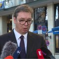 Vučić u Minhenu nastavlja lični marketing: Pije pivo i jede bavarski kupus i kobasice (VIDEO)