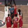 Matijas Lesor pocepao dres košarkaša Olimpijakosa! Totalni haos u velikom derbiju, sudije izbacile dvojicu igrača sa utakmice…
