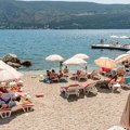 Ko je letovao u Crnoj Gori, nek pogleda svoja stopala: Žene i muškarci zagledaju noge i primećuju istu stvar