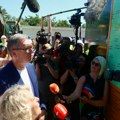 "Iz Breše sam dolazio zbog vas": Vučića dočekali domaćini u Kušićima