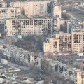 Ljudi očajnički pokušavaju da pobegnu "iz ovog pakla": Zarobljeni bez hrane i lekova, beže pešice kroz minska polja